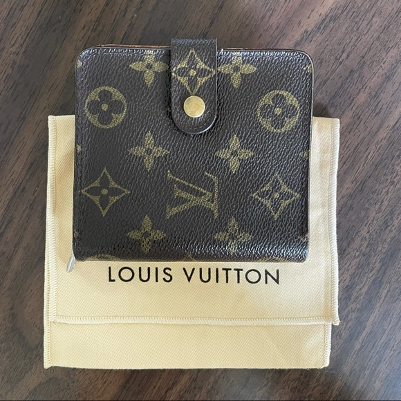 Louis Vuitton Handbags - Louis Vuitton Monogram Kisslock Wallet